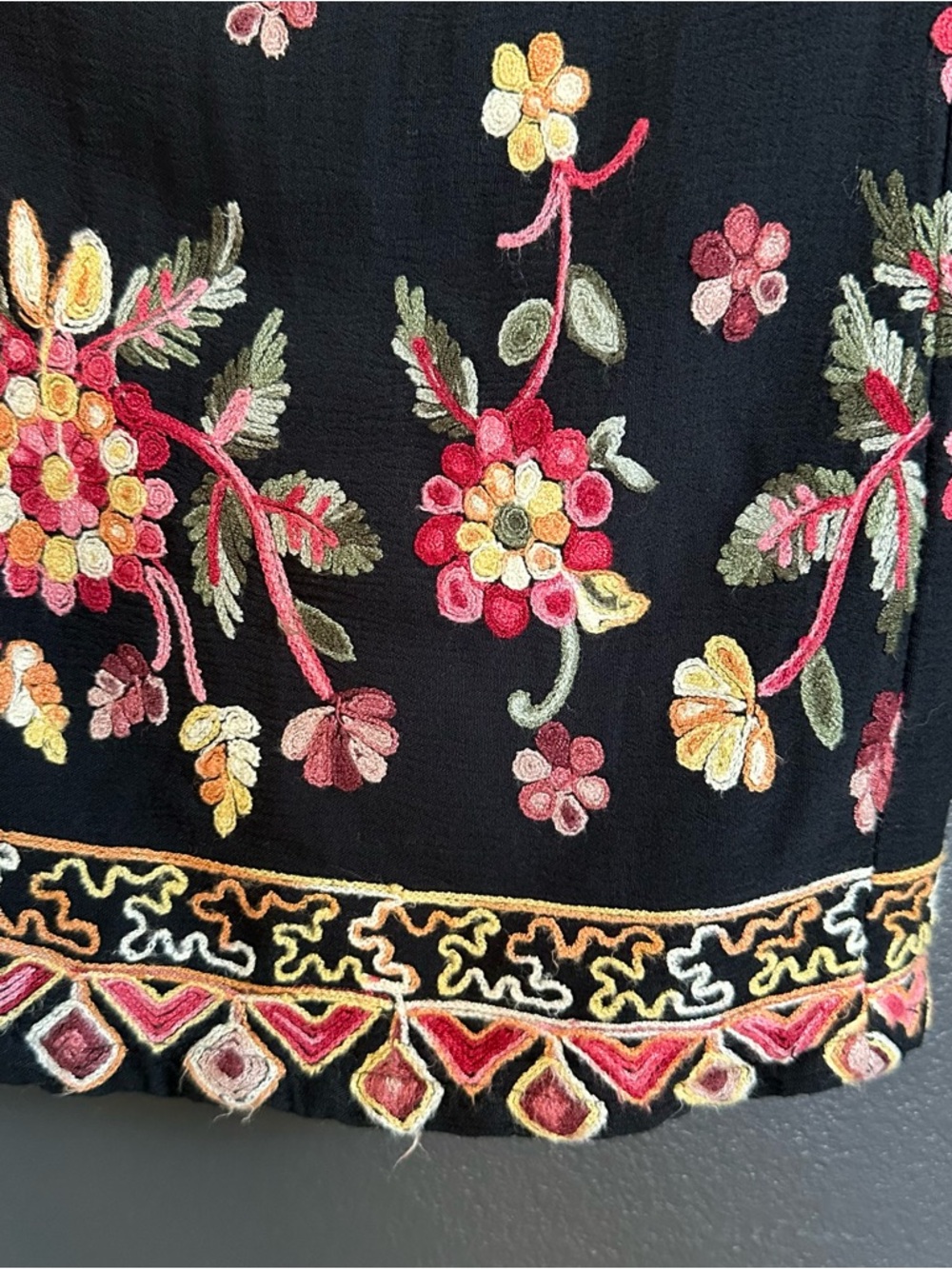 LIV Los Angeles Embroidered Boho Pants Black Floral Wide Leg Rayon Size L - Picture 4 of 7